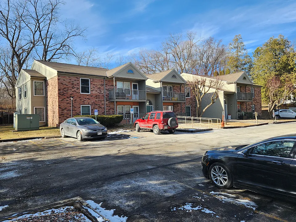 Point Woods Apartments