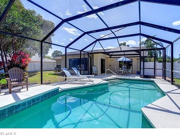 Solar heated, screened AND Self cleaning pool!