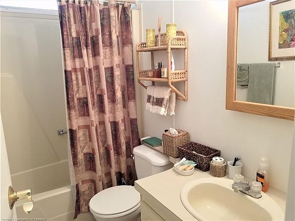 3rd image of 40 Pinecrest St