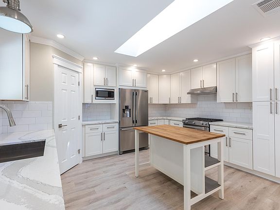 2nd image of 1032A Pueblo Pl