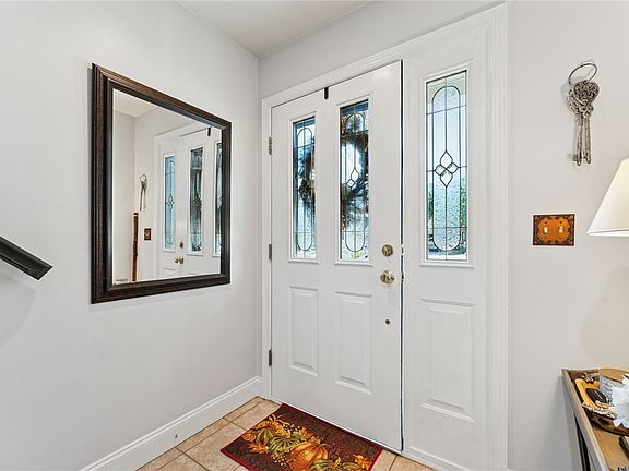 3rd image of 608 Imperial Dr