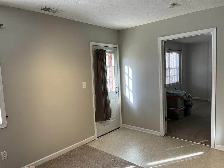 3051 Lexington Ave — Photo 11