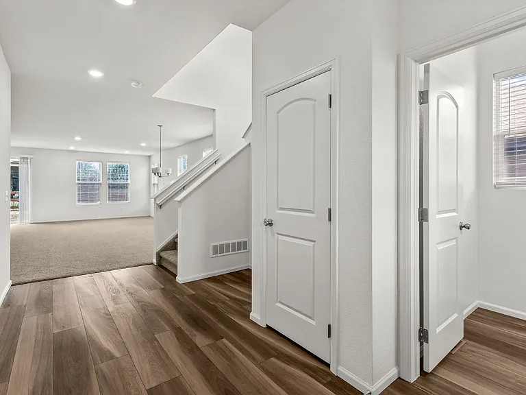 2917 Pawnee Creek Dr — Photo 2
