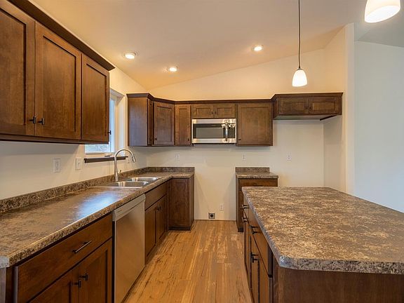 5th image of 610 STILL WATERS LANE