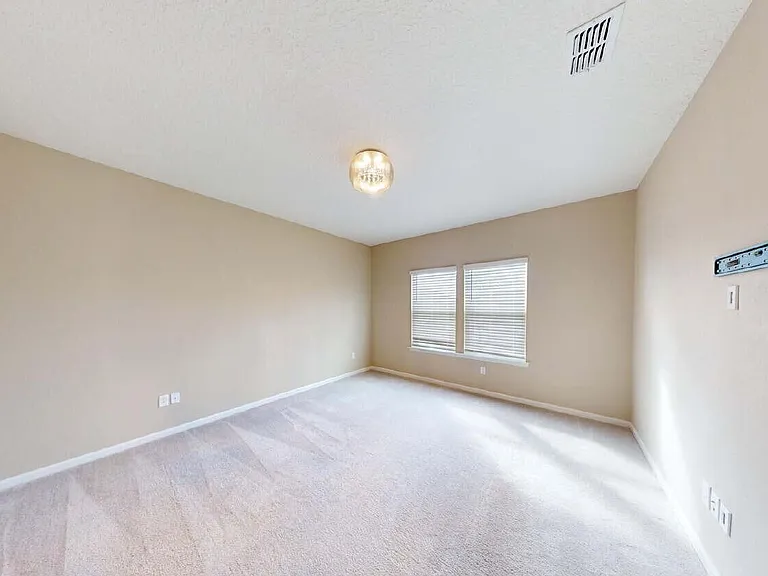 3965 Cloverdale Ct — Photo 9