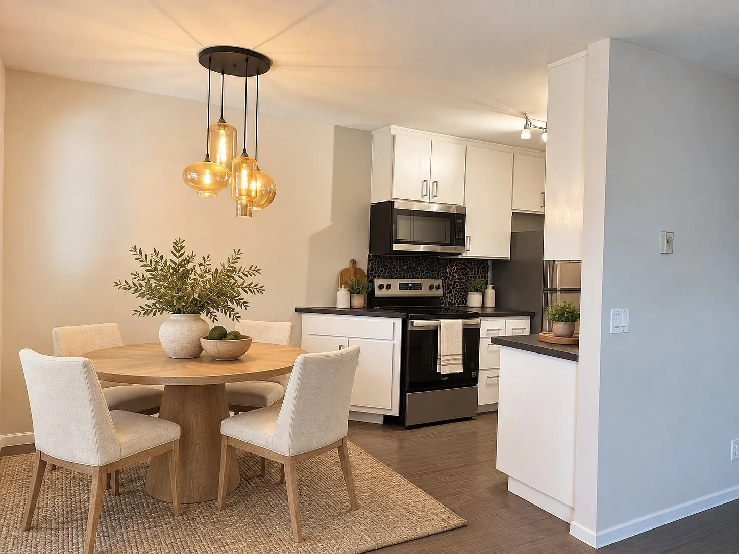1 bed, 725 sqft, $2,100 — Photo 3