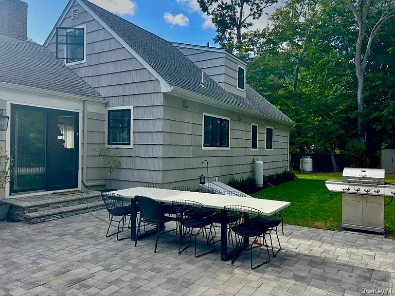 12 Wayne Ct — Photo 3