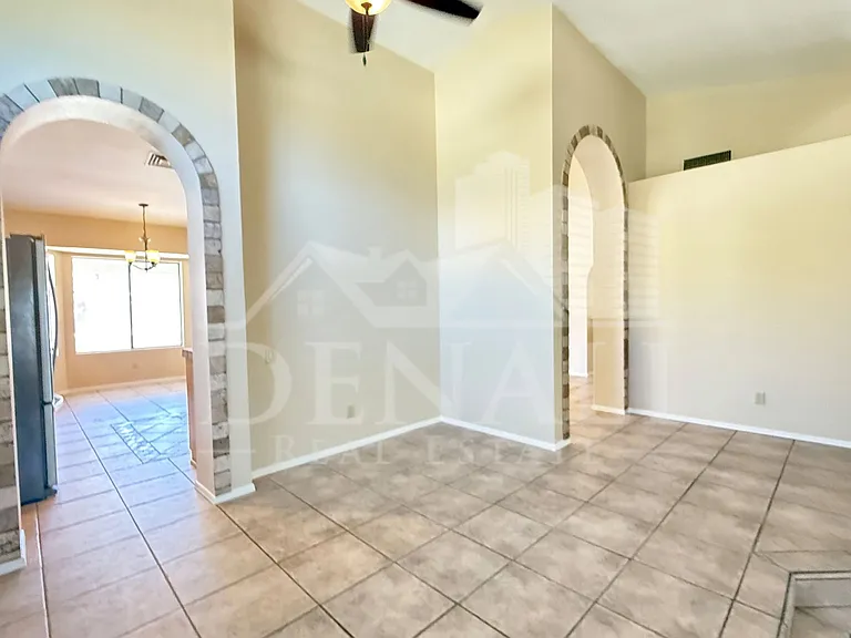 1211 E Drake Dr — Photo 5