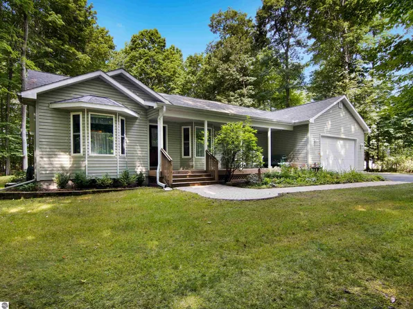 4687 Arbor Grove Dr, Traverse City, MI 49685