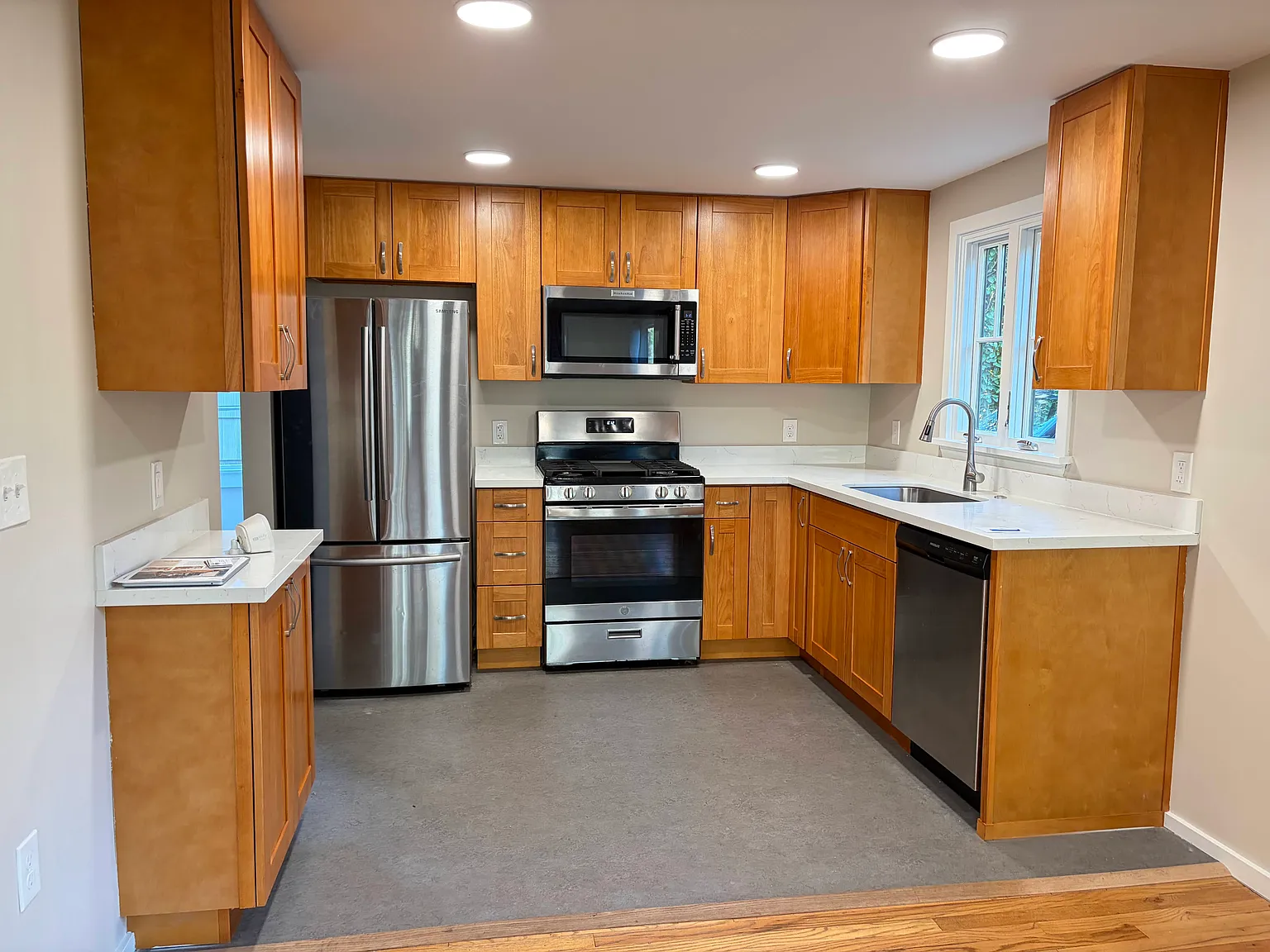 2 bed, 887 sqft, $2,900 — Photo 2