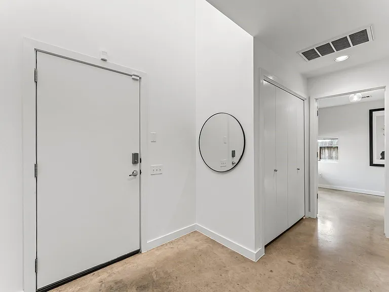 3012 Commerce St — Photo 3