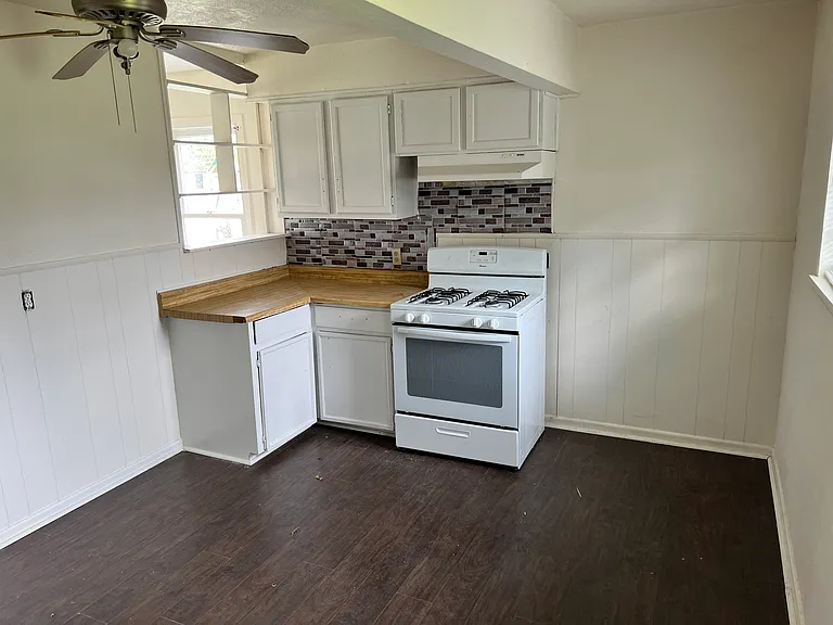 1614 Sherman St — Photo 4