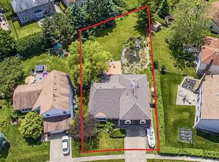 63 E Fox Hill Dr, Buffalo Grove, IL