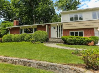 26 Hunt Path, New Rochelle, NY 10804