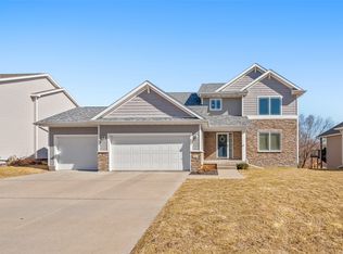 3619 Brook Run Dr, Des Moines, IA 50317
