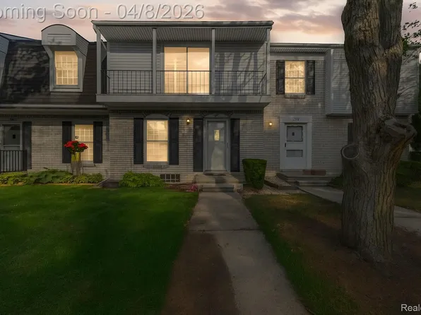 121 Stratford Ln, Rochester, MI 48309