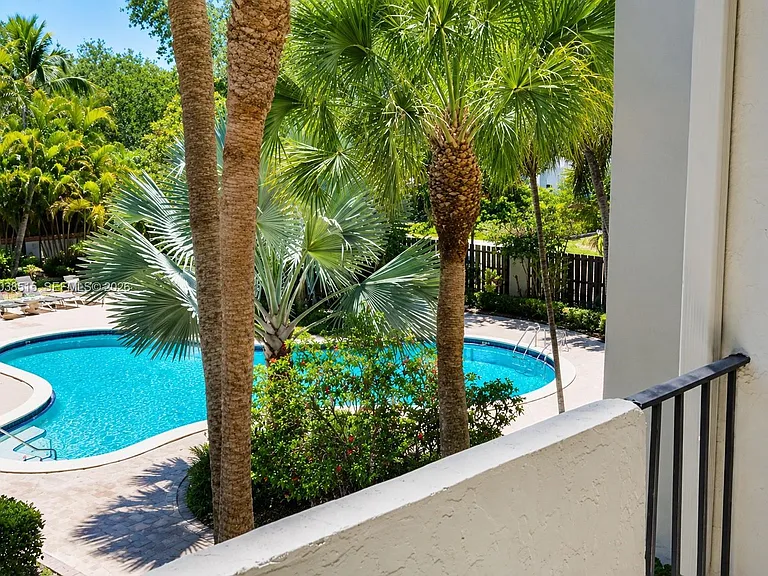 6904 N Kendall Dr #F305 — Photo 21