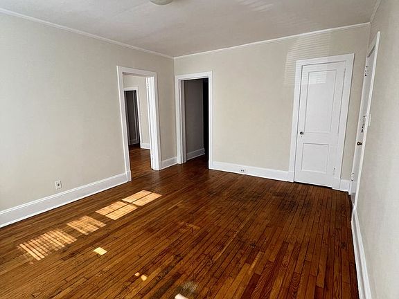 3rd image of 910-916 Spotswood Ave #1C