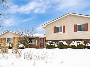 2477 N Knoll Dr, Dayton, OH 45431