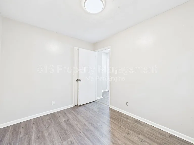 8028 Montgall Ave — Photo 15