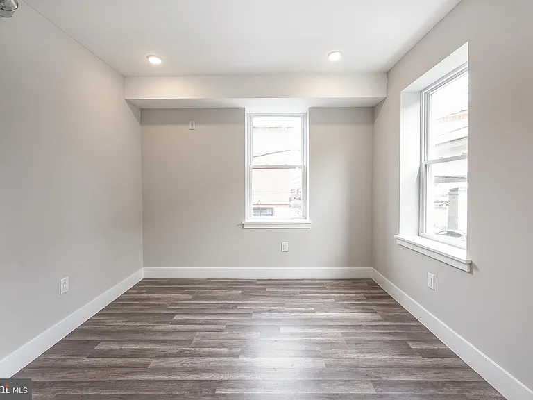 1072 N Front St #A — Photo 4