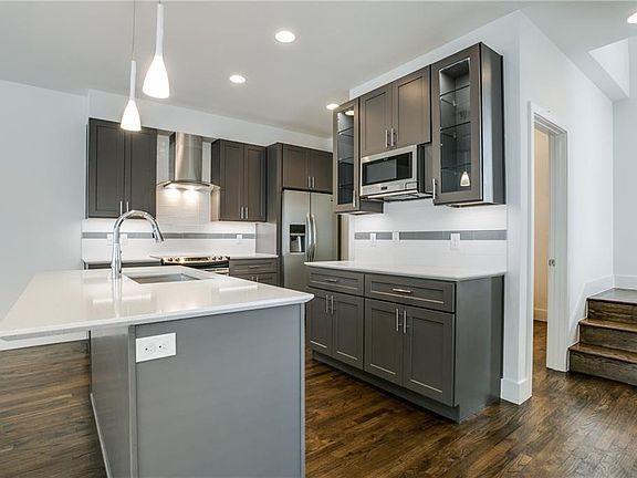 5th image of 3212 Lee St APT 17
