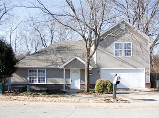 20767 Hillcrest Dr, Springdale, AR 72764
