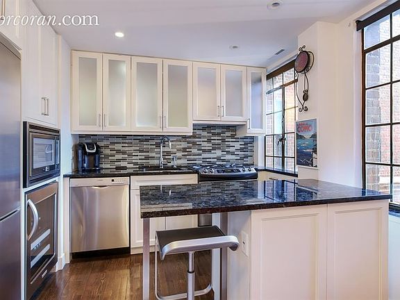 2nd image of 333 E 43rd St APT 403