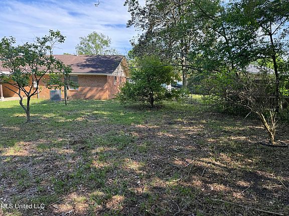 4th image of 1006 Patricia Dr