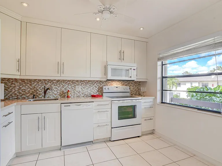 7911 Eastlake Dr #H — Photo 20