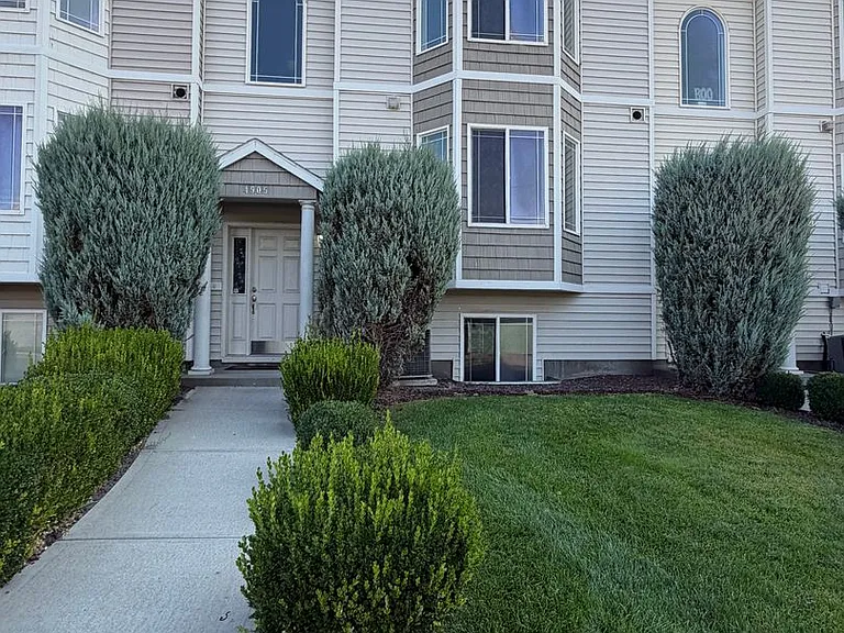 4905 Montague Ln — Photo 1