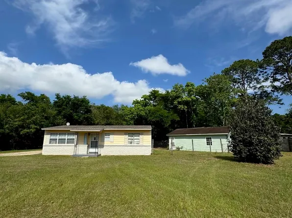 1004 New Mexico Dr, Pensacola, FL 32505