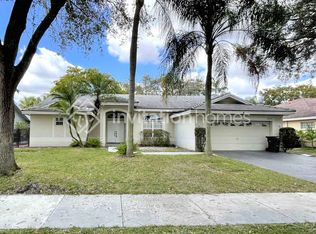 5831 NW 40th Ln, Pompano Beach, FL 33073