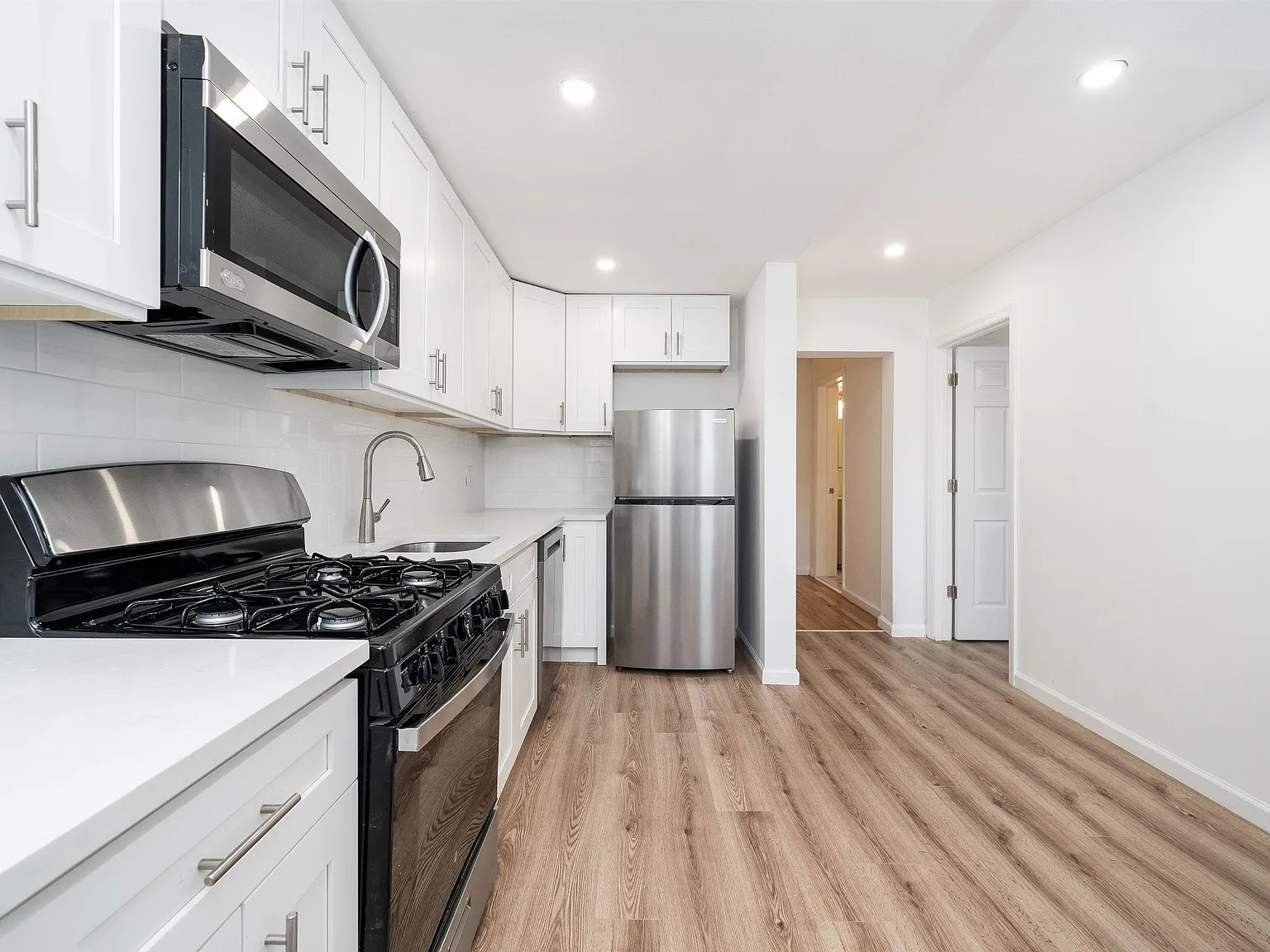 3 bed, 2.0 bath, $5,200 — Photo 3