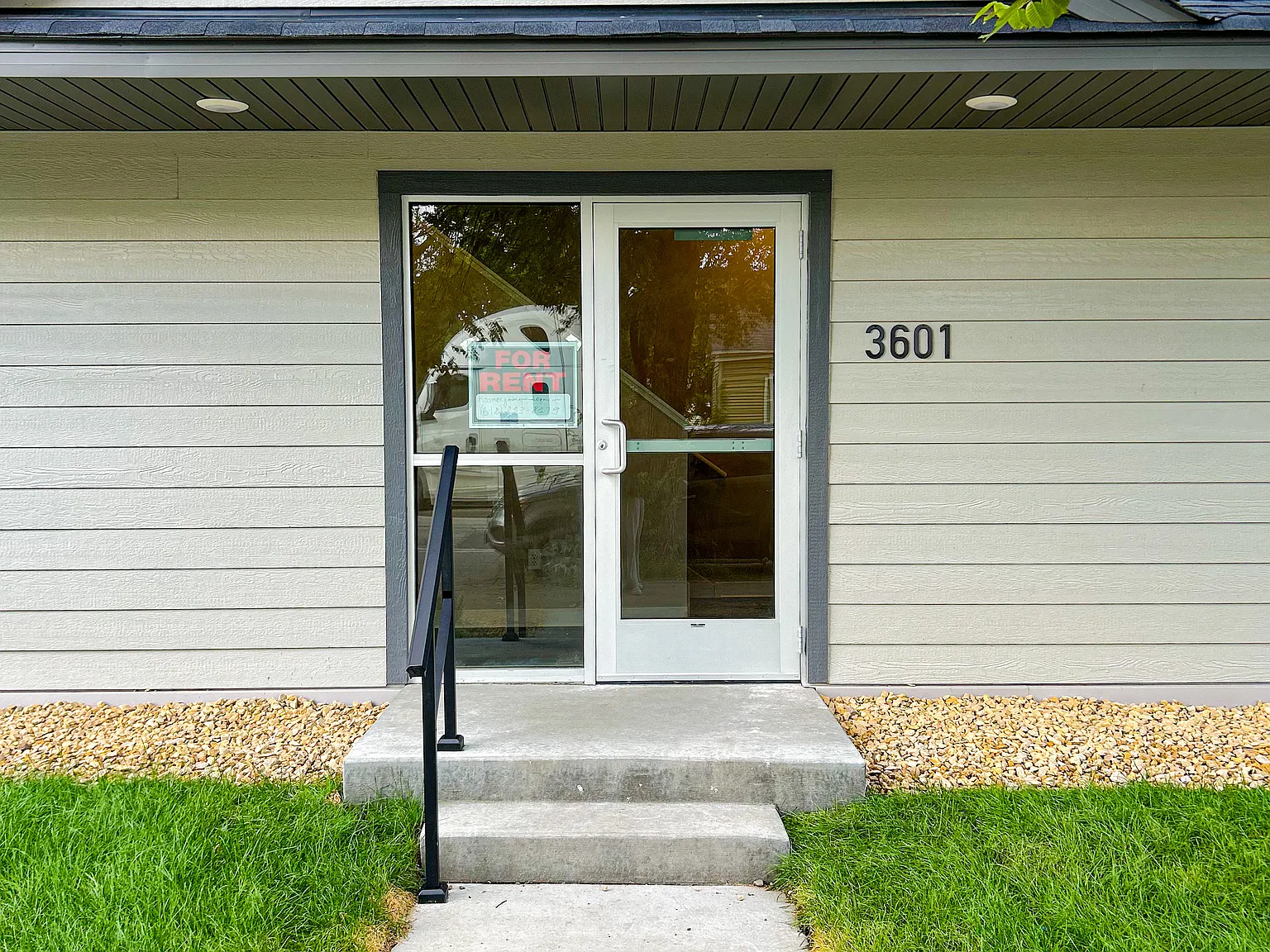 3 bed, 1093 sqft, $1,950 — Photo 3