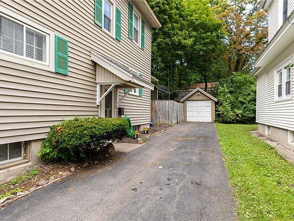 4th image of 313 Beattie St
