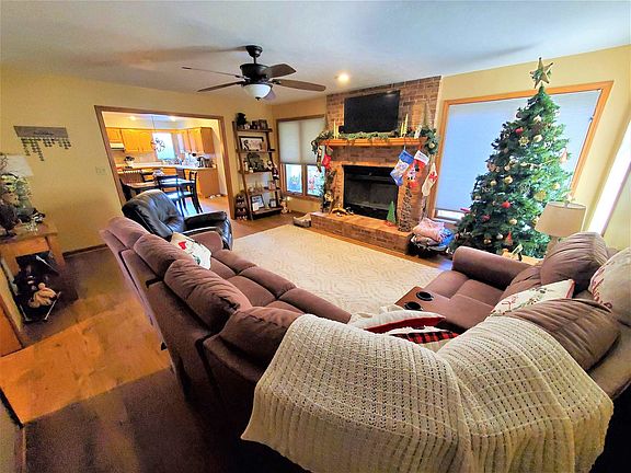 3rd image of 3579 Applewood Ln
