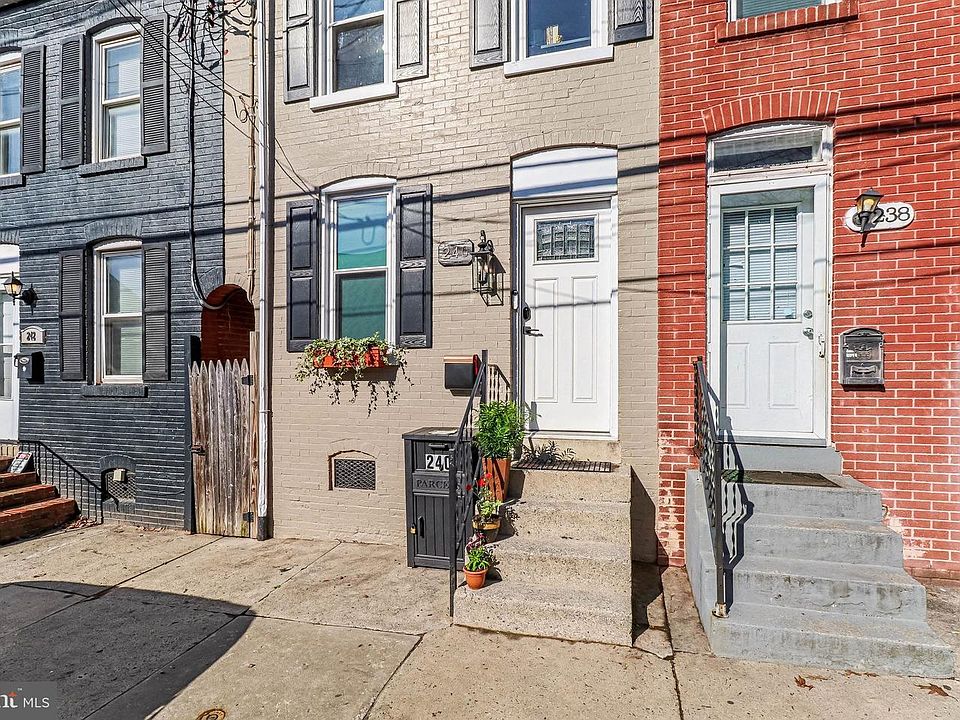 1st image of 240 Coral St