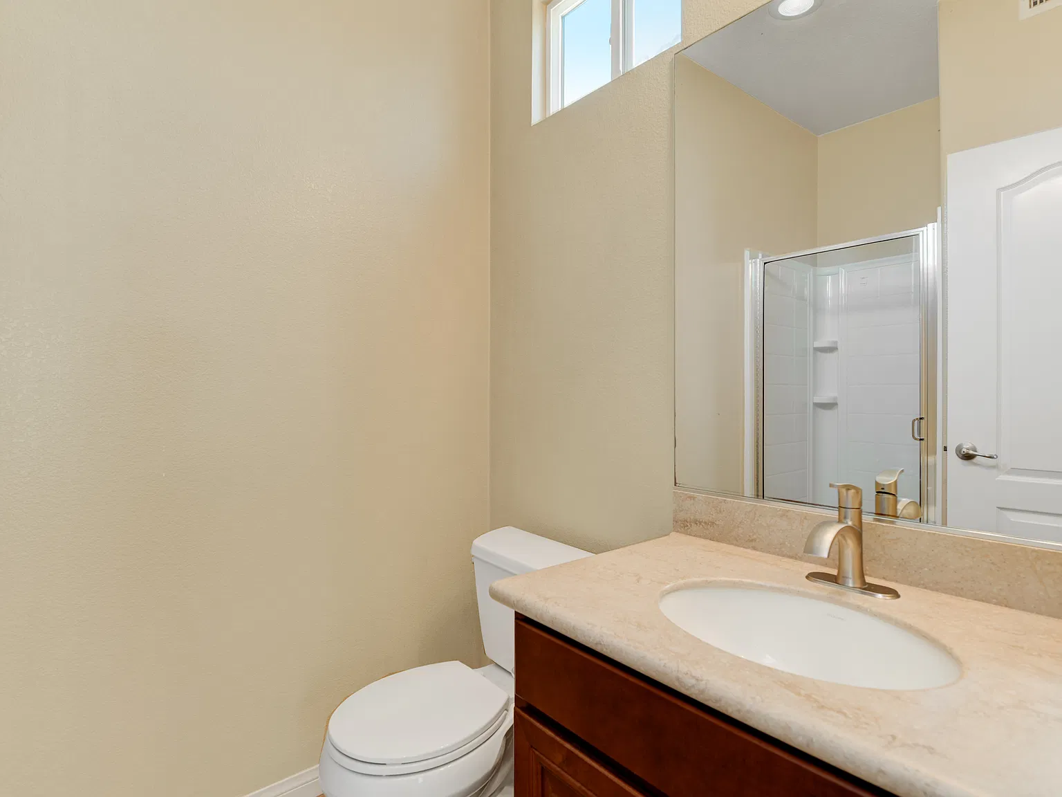 3 bed, 3.5 bath, 1498 sqft, $3,800 — Photo 3