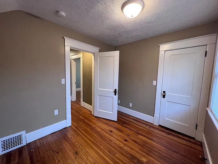 1040 Powers Ave NW — Photo 17