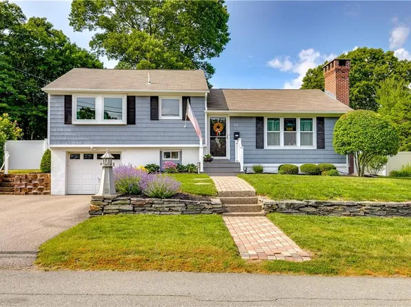 62 Glenwood Dr, North Kingstown, RI 02852