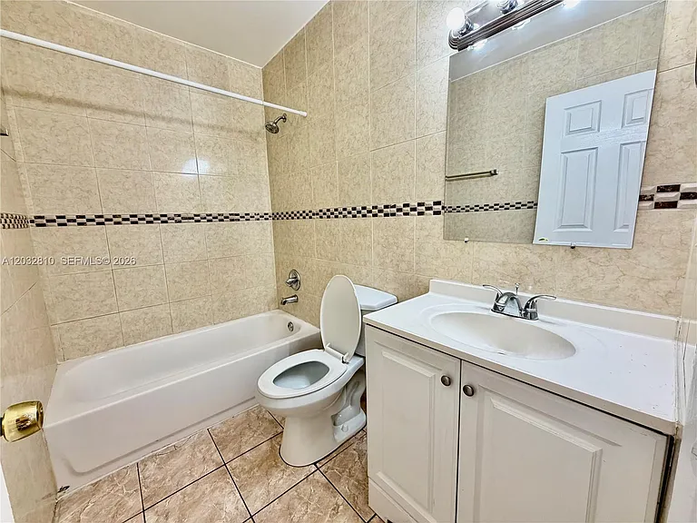 4801 SW 18th St #2 — Photo 7
