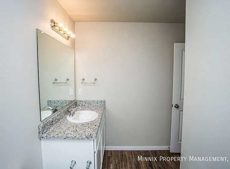 2113 N Jayton Ave #B — Photo 31