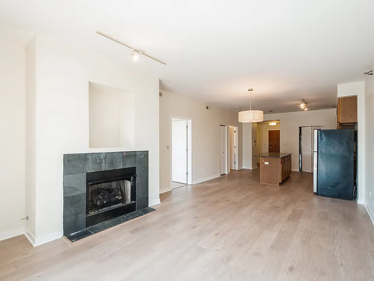 4350 N Broadway St #703 — Photo 4