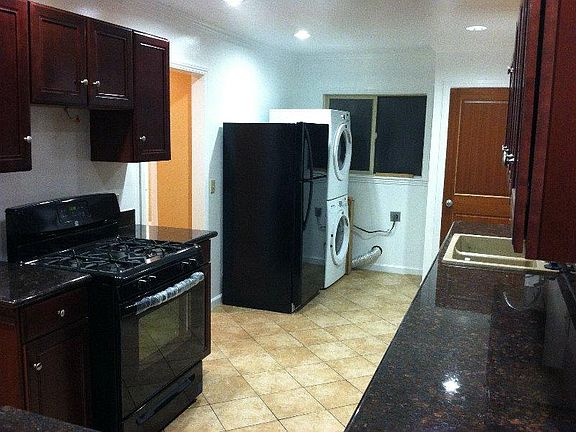 kitchen w/washer/dryer