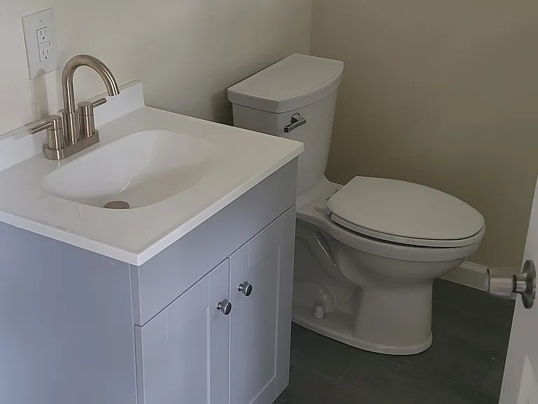 1023 Shady Acres Ln — Photo 6