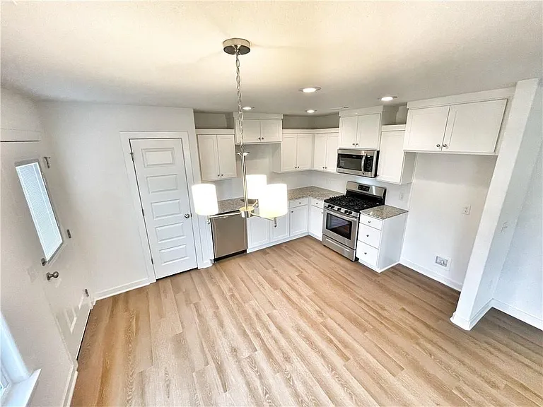 591 Cresswell Dr — Photo 8