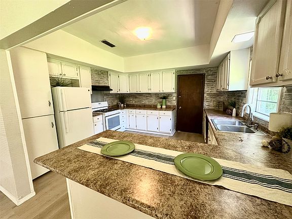 3rd image of 1021 Scarpengo Rd