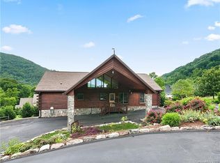 10 Camden Downs Rd, Waynesville, NC 28785