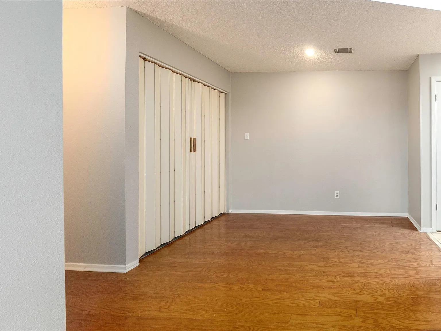 2 bed, 1.0 bath, 749 sqft, $1,400 — Photo 4